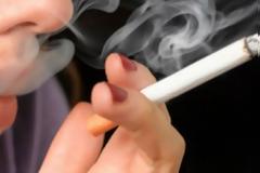 Μή τήρηση αντικαπνιστικού νόμου μέσα σε παιδότοπο (φωτογραφίες)