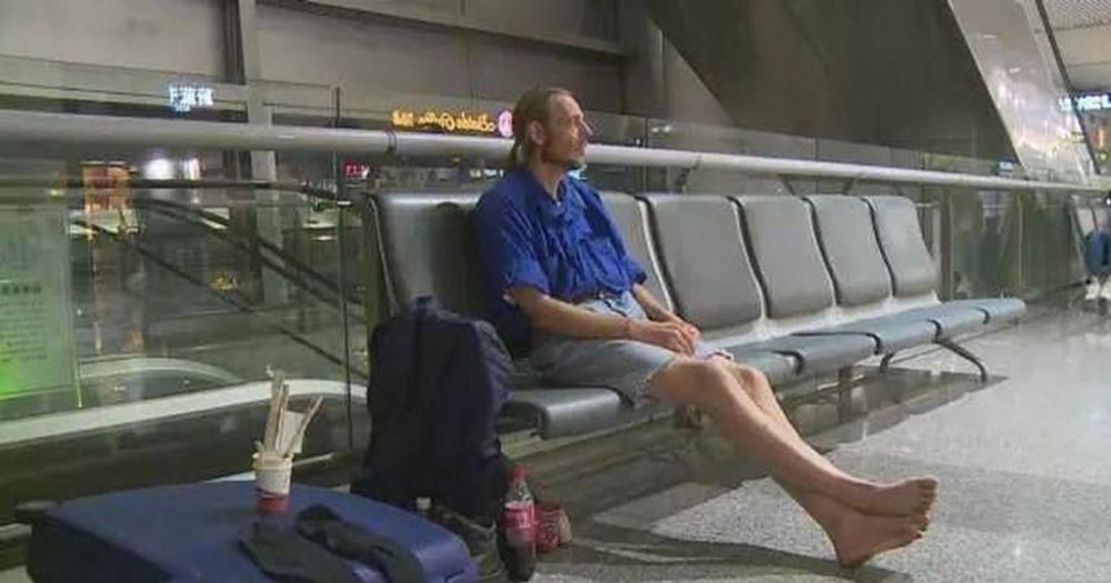 Ολλανδός παραλίγο να πεθάνει στο αεροδρόμιο γιατί περίμενε 10 μέρες γυναίκα που γνώρισε στο διαδίκτυο - Φωτογραφία 1