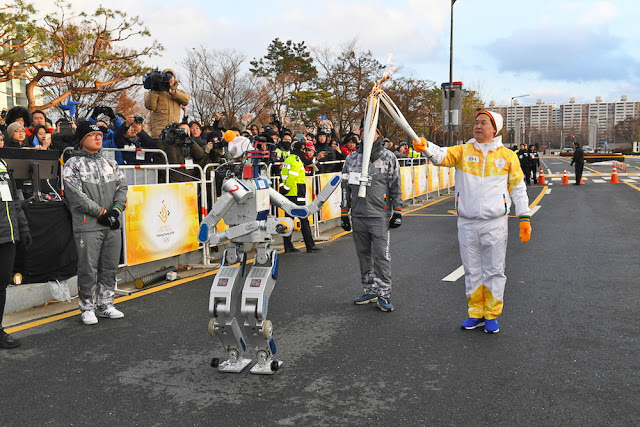 Δύο ρομπότ θα πάρουν μέρος στη λαμπαδηδρομία στους Χειμερινούς Ολυμπιακούς στη Νότια Κορέα - Φωτογραφία 3