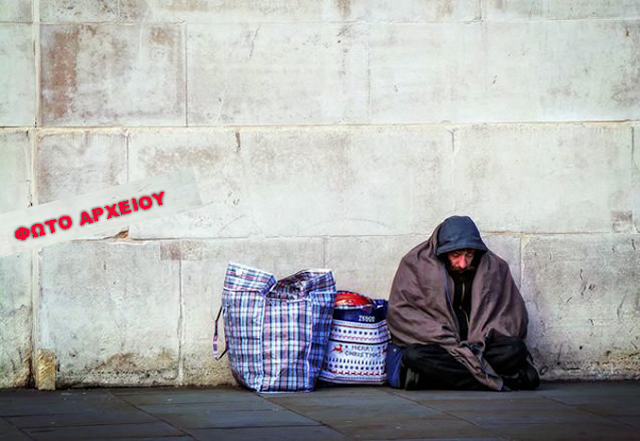 Συγκλονίζει: Άστεγος κοιμάται σε οικοδομή στον ΑΣΤΑΚΟ! - Φωτογραφία 1