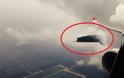 Επιβάτης πτήσης καταγράφει τεράστιο UFO πάνω από τη Γερμανία και δίπλα στο φτερό [video]