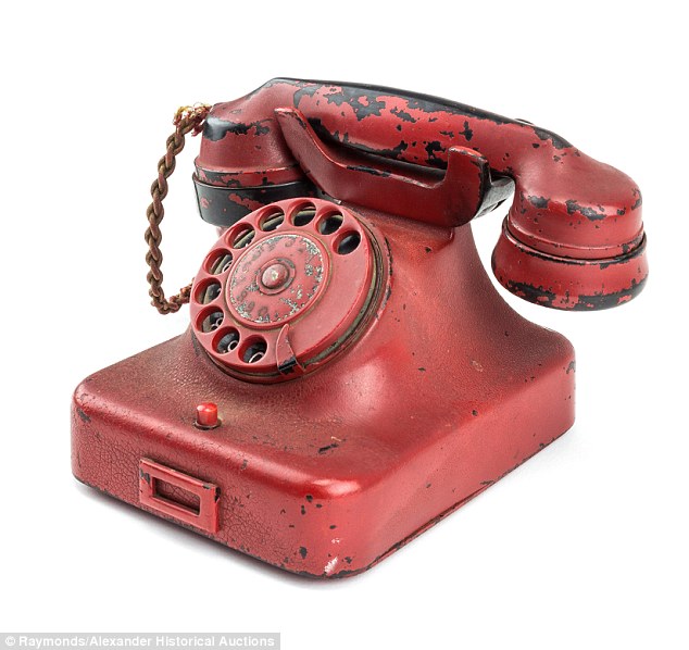 Το «κόκκινο τηλέφωνο» του Χίτλερ πουλήθηκε έναντι 500.000 ευρώ! - Φωτογραφία 2