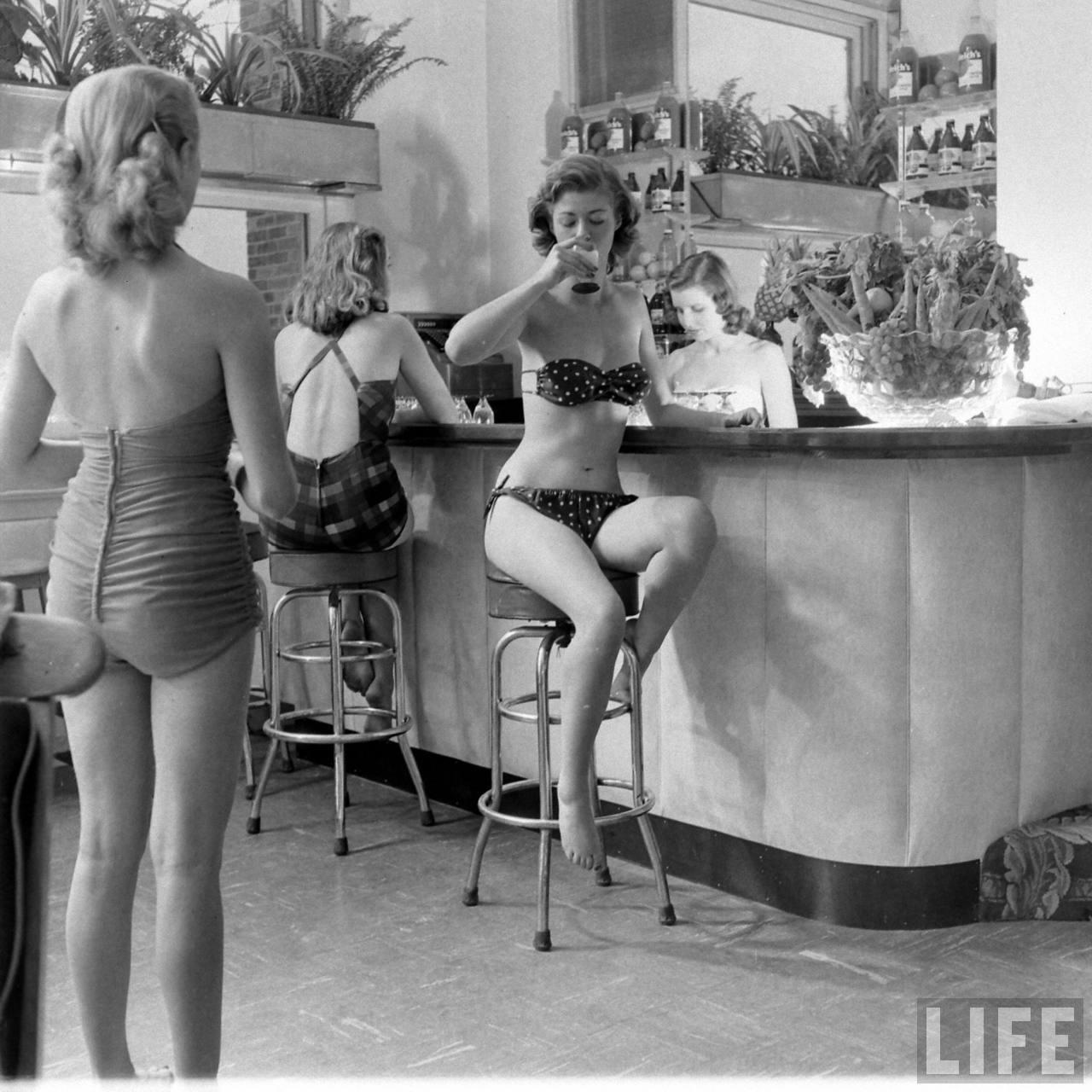 Ηλιοθεραπεία στο Sun Cafe, μέσα στο καταχείμωνο του 1948 (pics) - Φωτογραφία 4