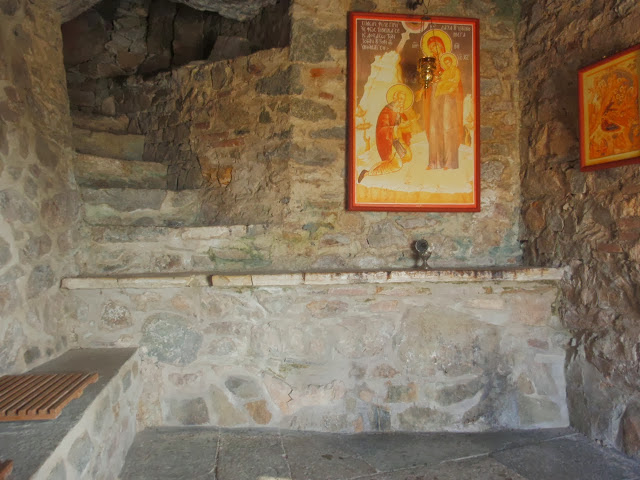 10001 - Φωτογραφίες της Παλαίστρας (Σπηλαίου) του Οσίου Σίμωνος του Μυροβλύτου, Κτίτορα της Ι. Μονής Σίμωνος Πέτρας, τη Μνήμη του οποίου τιμούμε σήμερα - Φωτογραφία 2