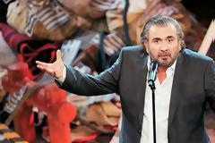 Μοντέρνα Τέρατα: Ο Λάκης με τα ψηλά κασέ