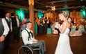 Συγκλονιστικές εικόνες: Δείτε τον τρόπο που βρήκε ανάπηρος άντρας για να χαρίσει στη γυναίκα του ένα χορό... [photos] - Φωτογραφία 1