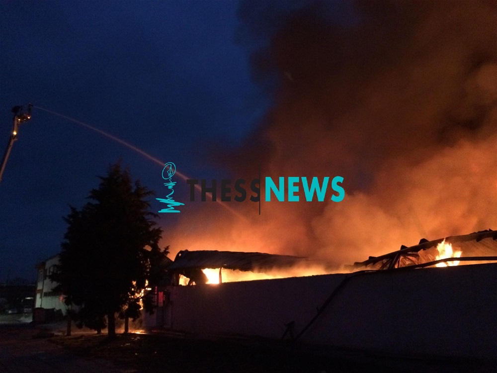 Κάηκε ολοσχερώς εργοστάσιο πλαστικών στη Σίνδο [photos+video] - Φωτογραφία 4