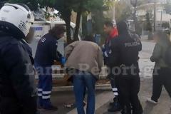 Λαμία: Περπατούσε στο δρόμο αιμορραγώντας [photos]
