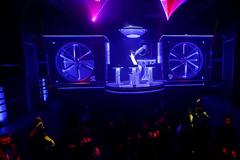 Ρομπότ DJ παίζει μουσική, αλλά δεν πείθει τους clubbers!