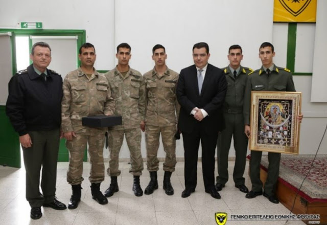 Αξιωματικός με 4 παιδιά στρατιωτικούς τιμήθηκε στο ΓΕΕΦ - ΦΩΤΟ - Φωτογραφία 2