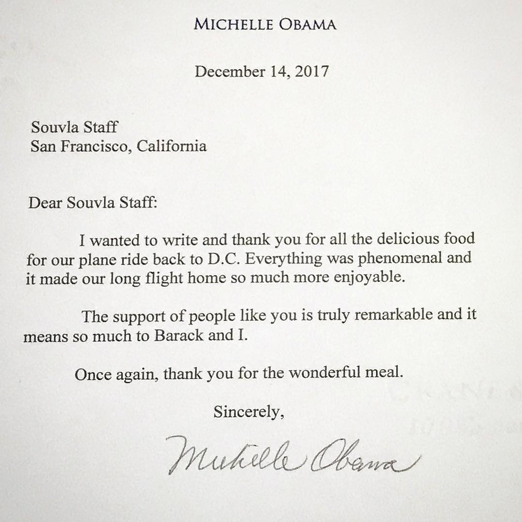 Michelle Obama: Έφαγε ελληνικό σουβλάκι και ξετρελάθηκε- Τι έγραψε στην επιστολή της; - Φωτογραφία 2