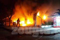 Στις φλόγες τυλίχθηκε επιχείρηση στον Ταύρο
