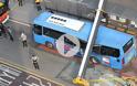 Βίντεο - ΣΟΚ: Η συγκλονιστική στιγμή της κατάρρευσης γερανού πάνω σε κατάμεστο από κόσμο λεωφορείο