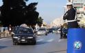 Θεσσαλονίκη: Τροχονόμος στο βάθρο, όπως παλιά, ρύθμισε για λίγο την κυκλοφορία στον Λευκό Πύργο