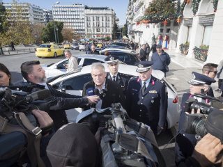 Εθιμοτυπική προσφορά δώρων σε τροχονόμους από την Πολιτική και Φυσική Ηγεσία της Ελληνικής Αστυνομίας - Φωτογραφία 10