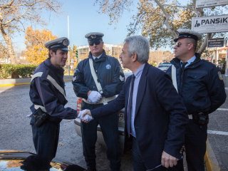 Εθιμοτυπική προσφορά δώρων σε τροχονόμους από την Πολιτική και Φυσική Ηγεσία της Ελληνικής Αστυνομίας - Φωτογραφία 11