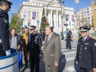 Εθιμοτυπική προσφορά δώρων σε τροχονόμους από την Πολιτική και Φυσική Ηγεσία της Ελληνικής Αστυνομίας - Φωτογραφία 16