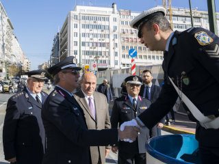 Εθιμοτυπική προσφορά δώρων σε τροχονόμους από την Πολιτική και Φυσική Ηγεσία της Ελληνικής Αστυνομίας - Φωτογραφία 19