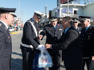 Εθιμοτυπική προσφορά δώρων σε τροχονόμους από την Πολιτική και Φυσική Ηγεσία της Ελληνικής Αστυνομίας - Φωτογραφία 23