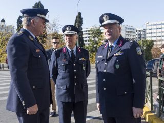 Εθιμοτυπική προσφορά δώρων σε τροχονόμους από την Πολιτική και Φυσική Ηγεσία της Ελληνικής Αστυνομίας - Φωτογραφία 9