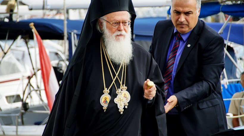 Ερωτήσεις μίσους στον πρόεδρο της Αλβανίας Μέτα για τον Αρχιεπίσκοπο Αναστάσιο - Φωτογραφία 1