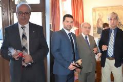 Χαλκίδα: Ανταλλαγή ευχών για τη νέα χρονιά στο Δημαρχιακό Μέγαρο - «Έσπασε το ρόδι» ο Παγώνης (ΦΩΤΟ)