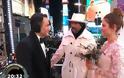 Μαρία Μενούνος: Παντρεύτηκε σε live μετάδοση πριν αλλάξει ο χρόνος στην παγωμένη Times Square - Φωτογραφία 1