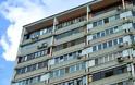 Ρωσία: Μεθυσμένος έπεσε από τον 9ο όροφο χωρίς να πάθει τίποτα και συνέχισε κανονικά την κατανάλωση ποτού!