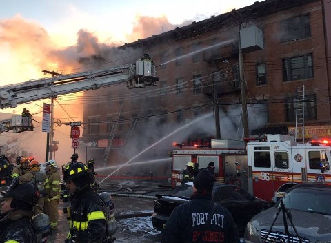 Νέα Υόρκη: Νέα μεγάλη πυρκαγιά σε πολυκατοικία στο Μπρονξ - Πολλοί τραυματίες [photos] - Φωτογραφία 5