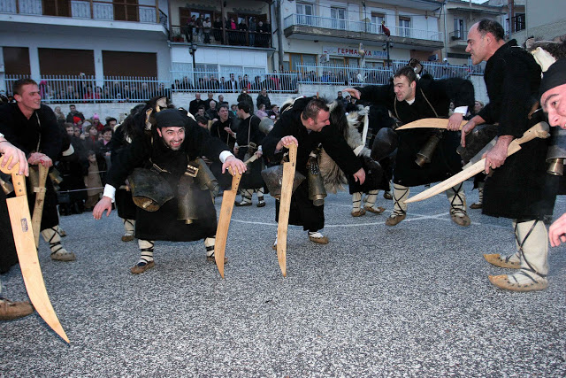 Τα έθιμα των Θεοφανίων σε διάφορες περιοχές της χώρας - Φωτογραφία 2