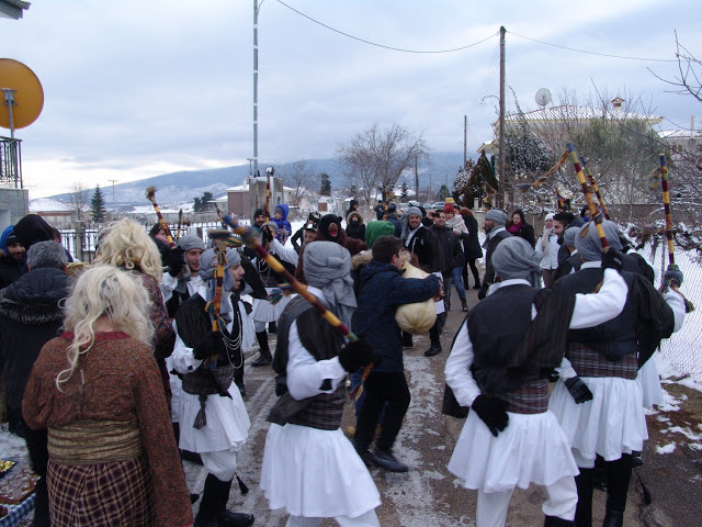 Τα έθιμα των Θεοφανίων σε διάφορες περιοχές της χώρας - Φωτογραφία 4