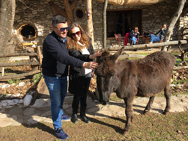 Κορυφαία Ελληνίδα τραγουδίστρια στο αγαπημένο κτήμα του Ρουβά! [phortos] - Φωτογραφία 9