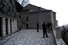 Παναγία Πελεκητή: Το μοναστήρι που χτίστηκε στον βράχο