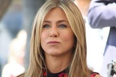 Δες την Jennifer Aniston με μαγιό και χωρίς ίχνος photoshop