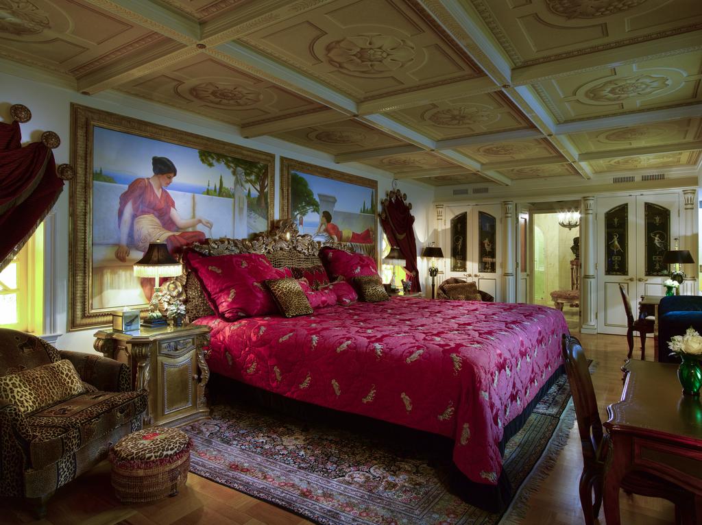 Η εντυπωσιακή έπαυλη Versace μετατράπηκε σε ξενοδοχείο! Η πολυτέλεια «χτυπάει κόκκινο» - Φωτογραφία 9