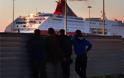Μετανάστες εισέβαλαν σε πλοίο στην Πάτρα και απείλησαν να κάψουν τον καπετάνιο με φωτοβολίδα!