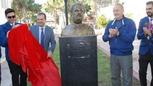 Έκλεψαν το άγαλμα του Ιπποκράτη από πόλη της Τουρκίας - Φωτογραφία 2