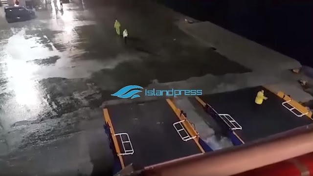 Η μάχη του Blue Star Delos με τα μανιασμένα κύματα στο Αιγαίο (βίντεο) - Φωτογραφία 1