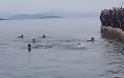Ο αγιασμός των υδάτων στην παραλία της ΒΟΝΙΤΣΑΣ - Τον σταυρό έπιασε ο Στράτος Καλαντζής! (video Vicky Pantazis) - Φωτογραφία 10