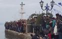 Ο αγιασμός των υδάτων στην παραλία της ΒΟΝΙΤΣΑΣ - Τον σταυρό έπιασε ο Στράτος Καλαντζής! (video Vicky Pantazis) - Φωτογραφία 6