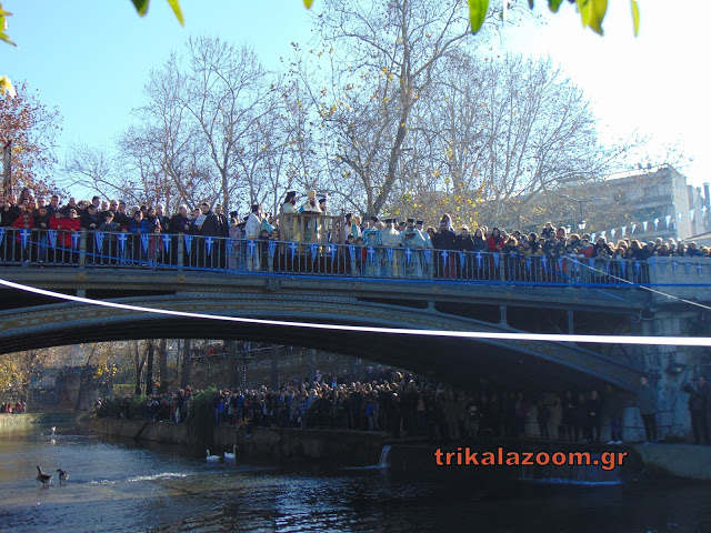 Με ένταση και διαμαρτυρία τα Θεοφάνεια στα Τρίκαλα [video] - Φωτογραφία 4