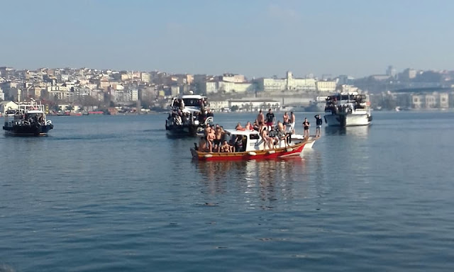 Κωνσταντινούπολη: Με την ελληνική σημαία και τον Εθνικό ύμνο στον Βόσπορο για το σταυρό! - Φωτογραφία 17