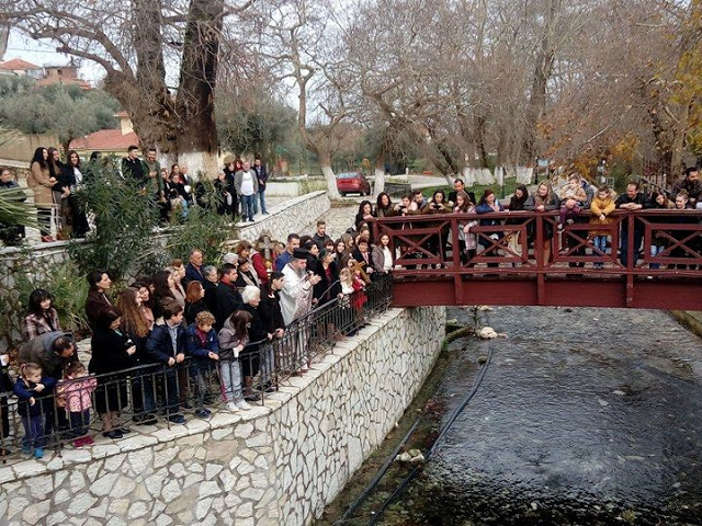 Αγιασμός των υδάτων στο ΠΟΤΑΜΙ στο ΜΟΝΑΣΤΗΡΑΚΙ Βόνιτσας (ΦΩΤΟ-ΒΙΝΤΕΟ: Κώστας Πετρόπουλος) - Φωτογραφία 9