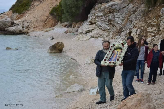 ΚΑΝΔΗΛΑ: Ο Αγιασμός των Υδάτων στην παραλία Ελιά (ΦΩΤΟ: Βάσω Παππά) - Φωτογραφία 10