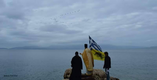 ΚΑΝΔΗΛΑ: Ο Αγιασμός των Υδάτων στην παραλία Ελιά (ΦΩΤΟ: Βάσω Παππά) - Φωτογραφία 14