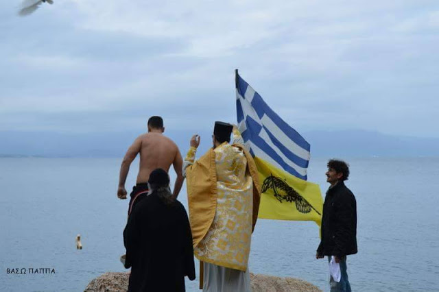 ΚΑΝΔΗΛΑ: Ο Αγιασμός των Υδάτων στην παραλία Ελιά (ΦΩΤΟ: Βάσω Παππά) - Φωτογραφία 2