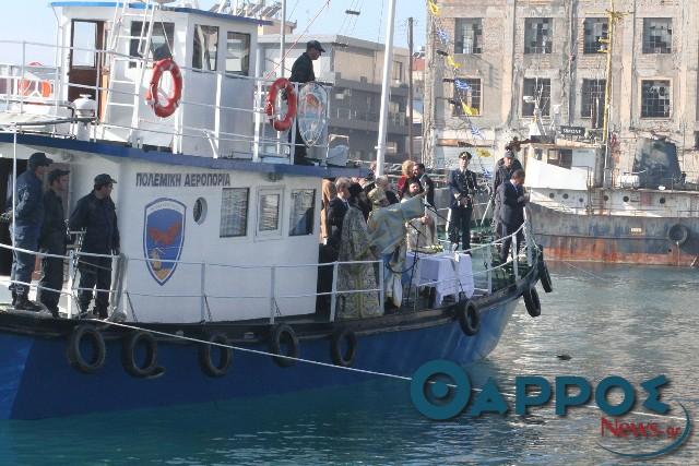 Ψόφιο περιστέρι ελευθερώθηκε στην Καλαμάτα για τον αγιασμό - Φωτογραφία 3