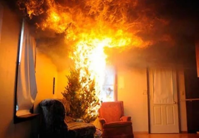 Κρήτη: Tο σπίτι τους καίγονταν ενώ εκείνοι απουσίαζαν - Φωτογραφία 1