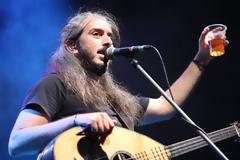 Γιάννης Χαρούλης: Αυτή είναι η κούκλα σύντροφός του