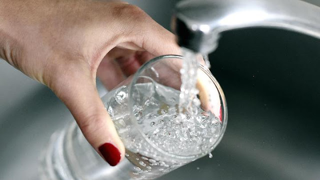 «Ωμό νερό»: Η νέα τάση που μπορεί να αποδειχτεί επικίνδυνη για την υγεία σας - Φωτογραφία 2